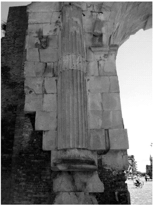 Arco de Augusto de R�mini, 27 a. C. Detalle de columna. Fotograf�a: PSR, 2015.