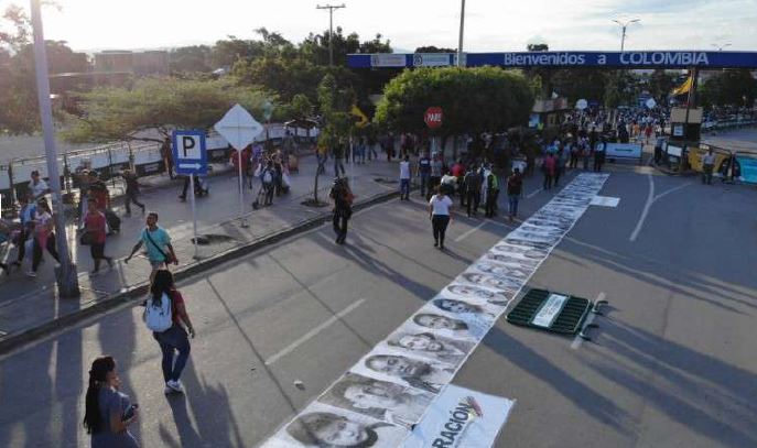 Proyecto &ldquo;Tu Bandera es mi Bandera&rdquo;, de El Derecho A No Obedecer. Fotograf&iacute;a extra&iacute;da de la p&aacute;gina web del proyecto