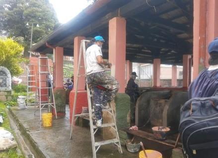 Jornada de enlucimiento de la estructura de los lavaderos comunitarios