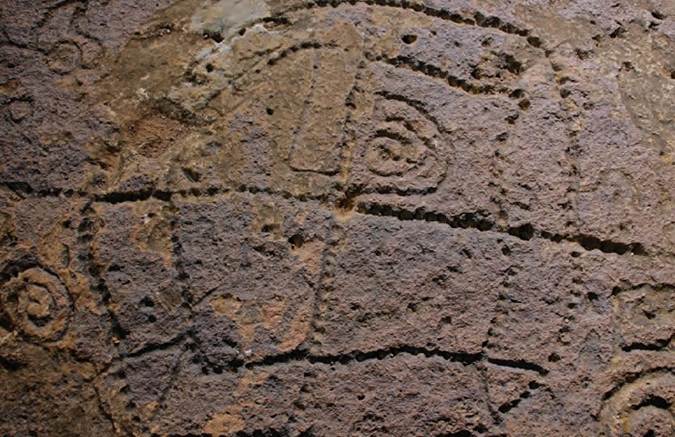 Pecked cross 1 del Planch�n Principal del sitio Presa de la Luz (Esparza y Rodr�guez, 2016: 83) 