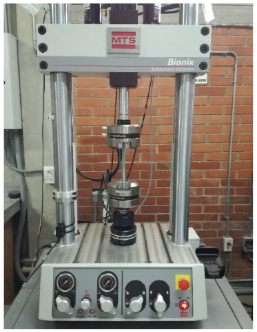 Máquina
MTS Bionix usada para los ensayos.