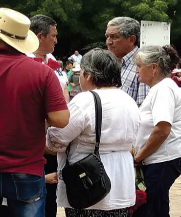 Sobrevivientes de Armero conmemorando el trigésimo tercer aniversario de la destrucción del pueblo