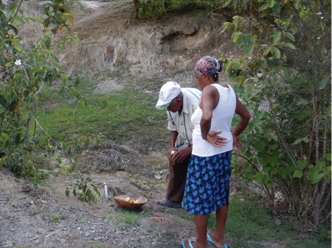 El se�or Mero de los Santos y su esposa durante la celebraci�n de un ritual para mejorar su salud.