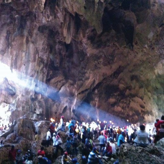 Cueva de San Francisco durante la celebraci�n de este santo, B�nica. Rep�blica Dominicana.