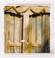 Eugenia Picado Maykall. Puerta.
Transferencia de gelatina con gesso y pol&iacute;mero sobre
madera de pino, 2015, 9x9 cm.