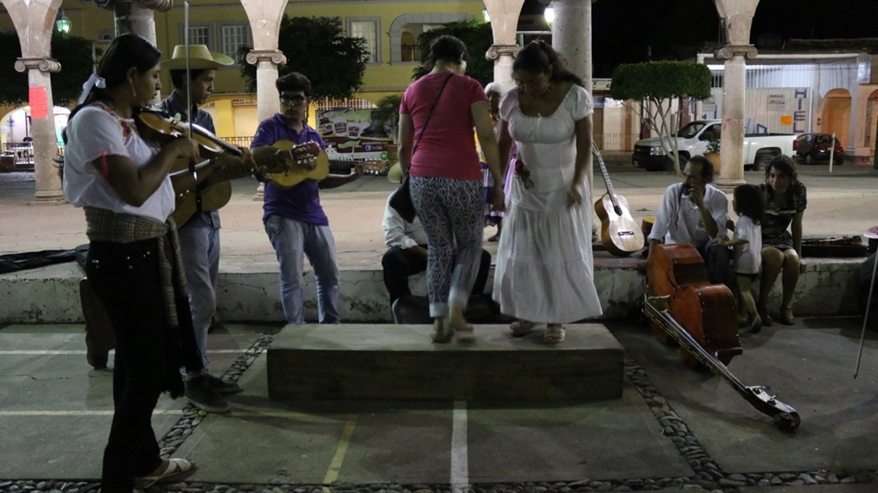 Baile de tabla en Huetamo Michoac&aacute;n.