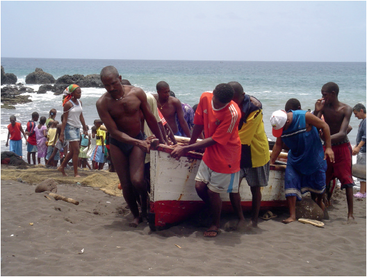 Cidade Velha&rsquo;s everyday life. From top‑down: fishers in Calhau beach; washing in the street; Pelourinho square.