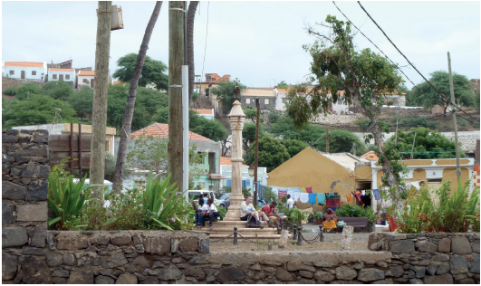 Cidade Velha&rsquo;s everyday life. From top‑down: fishers in Calhau beach; washing in the street; Pelourinho square.