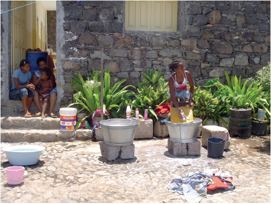 Cidade Velha&rsquo;s everyday life. From top‑down: fishers in Calhau beach; washing in the street; Pelourinho square.