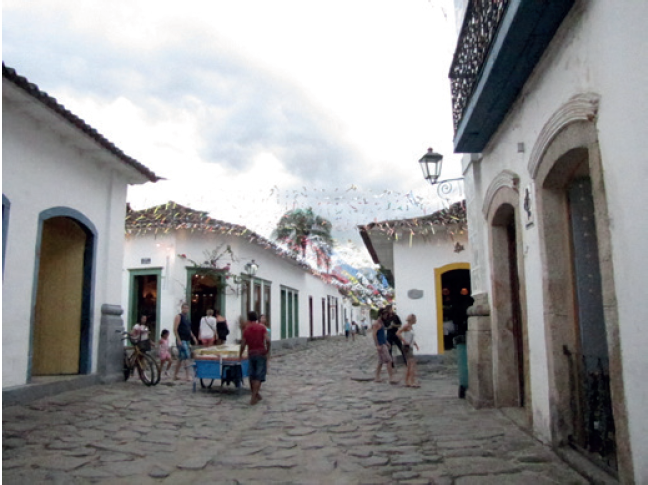 Centro hist&oacute;rico de Paraty (Rio de Janeiro, Brasil). Pr&aacute;cticamente todas las viviendas se han convertido a la oferta tur&iacute;stica.