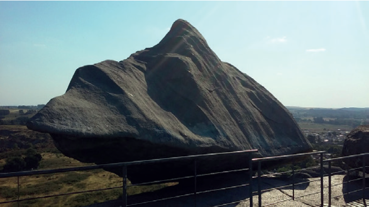 R&eacute;plica de la piedra colocada en 2007.