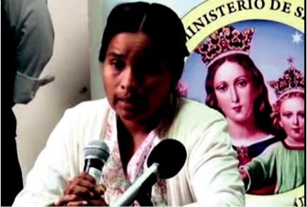 Fotograf&iacute;a 2. Evangelina dando la primera entrevista en el hospital