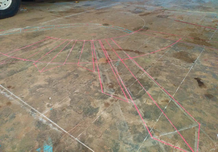 Exemplo de desenho-guia feito no ch&atilde;o do barrac&atilde;o da
                            Protegidos