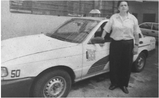 Se muestra a María del Carmen Guerrero Cedeño, quién es considerada como la primera mujer taxista de Morelia, que inició a laborar desde los 23 años de edad a mediados de agosto de 1983 y se mantiene activa hasta la fecha, ayudando a romper diversos estereotipos de género sobre las actividades laborales de las mujeres en la ciudad.