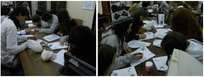 Alumnos trabajando en la construcción del guión.