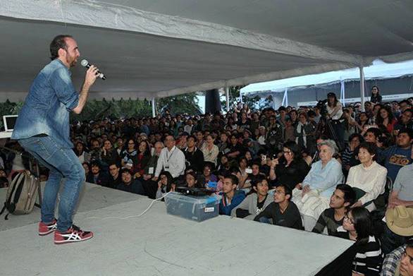 Matem&aacute;ticas en la calle.
Actividades de divulgaci&oacute;n del 50&ordm; Congreso Nacional de la Sociedad Matem&aacute;tica
Mexicana. Explanada del MUAC del Centro Cultural Universitario, UNAM.