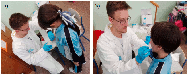 a) Toma de muestra de las manos; b) extracci&oacute;n de muestra bucal.