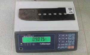 Digital balance used in the wear test.