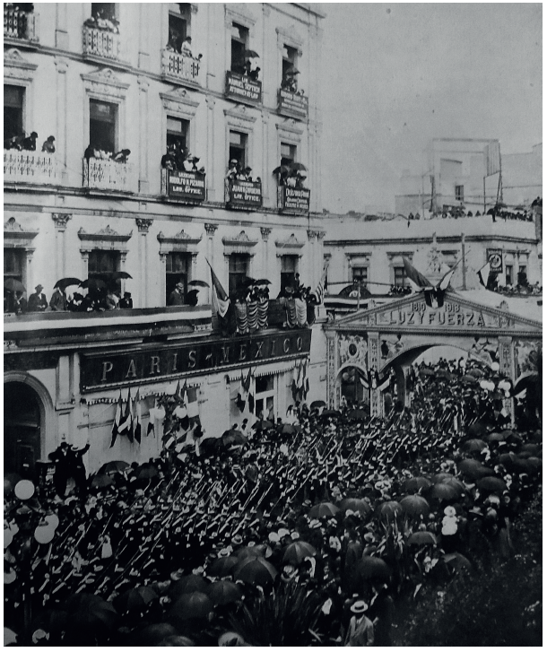 Desfile militar del 16 de septiembre de 1913. La Escuela Preparatoria desfilando por la avenida San Francisco Fotografía tomada de El Mundo Ilustrado, 21 de septiembre de 1913