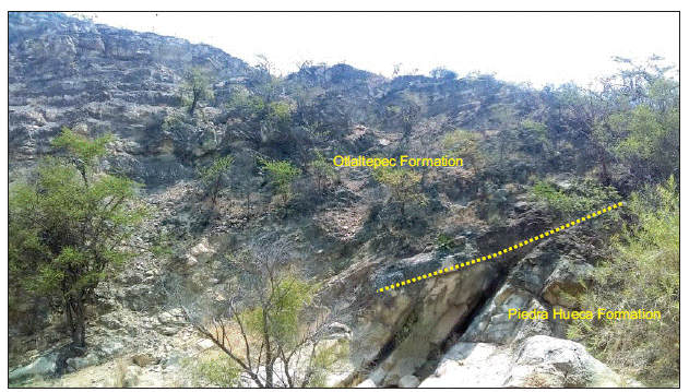 Exposure of the angular unconformity that participants will observe between the Piedra Hueca and Otlaltepec Formations.
