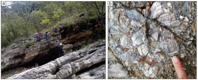 hotographs showing details of conglomerate, sandstone, and lutite
								that compose the Cualac Formation: (a) superposed meter-thick
								successions showing a typical fining-upward trend; (b)
								clast-supported, poorly-sorted conglomerate composed of subangular
								clasts derived from quartz-rich metamorphic rocks.